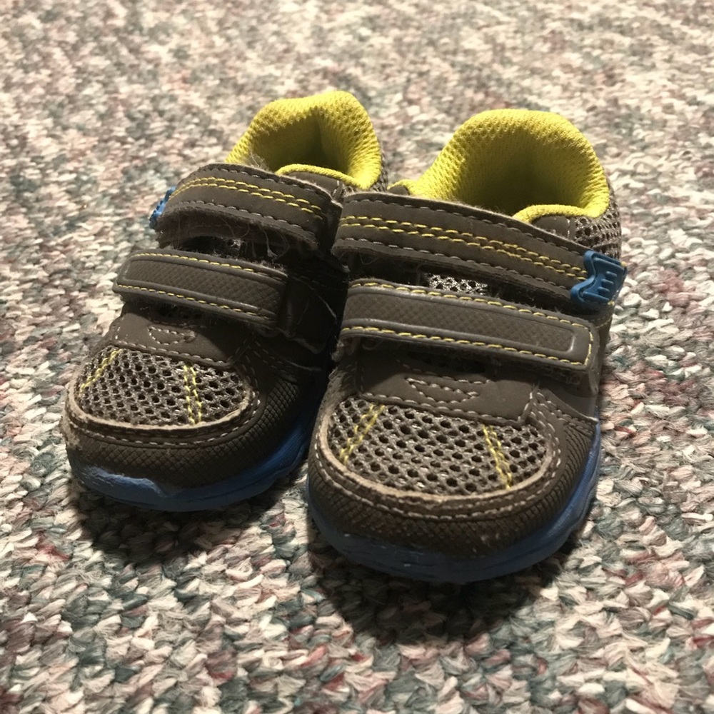 Boys tennis shoes